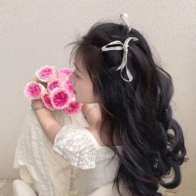 轻轻拂过